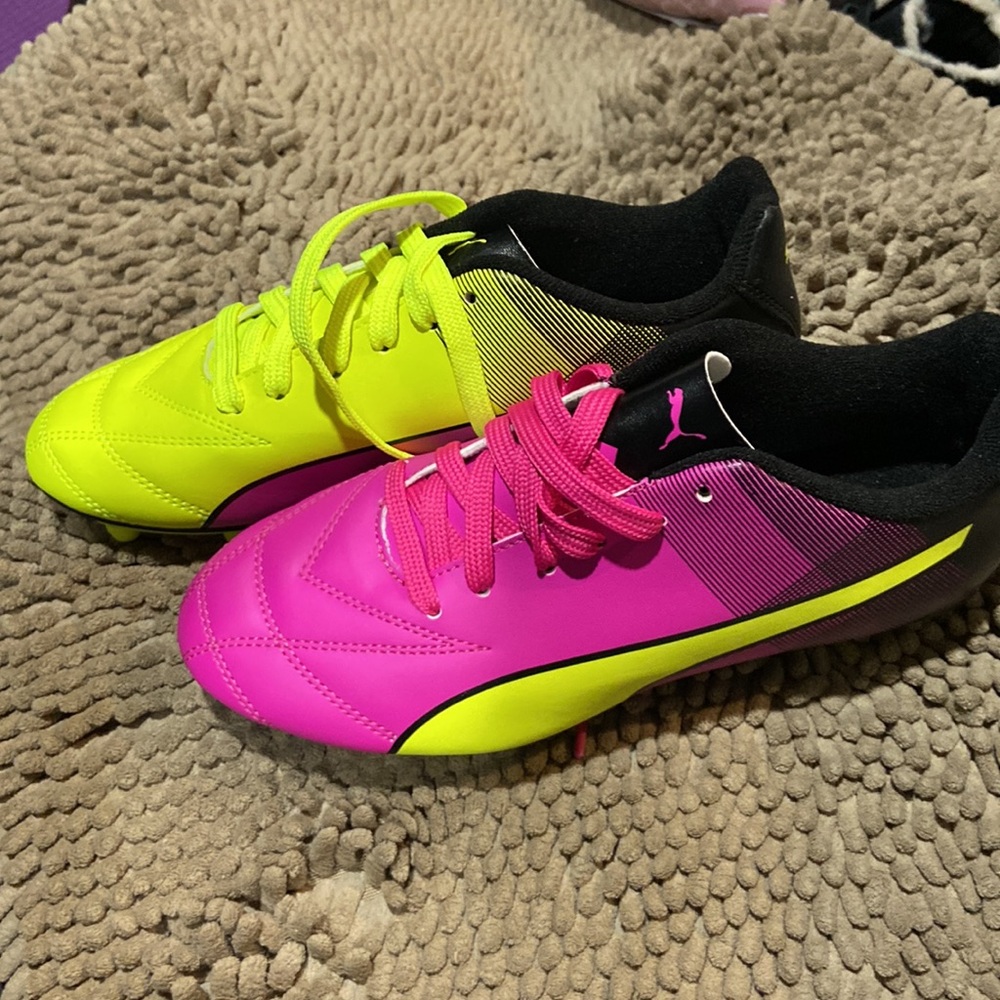 Puma Shoes - Picture 2 of 4